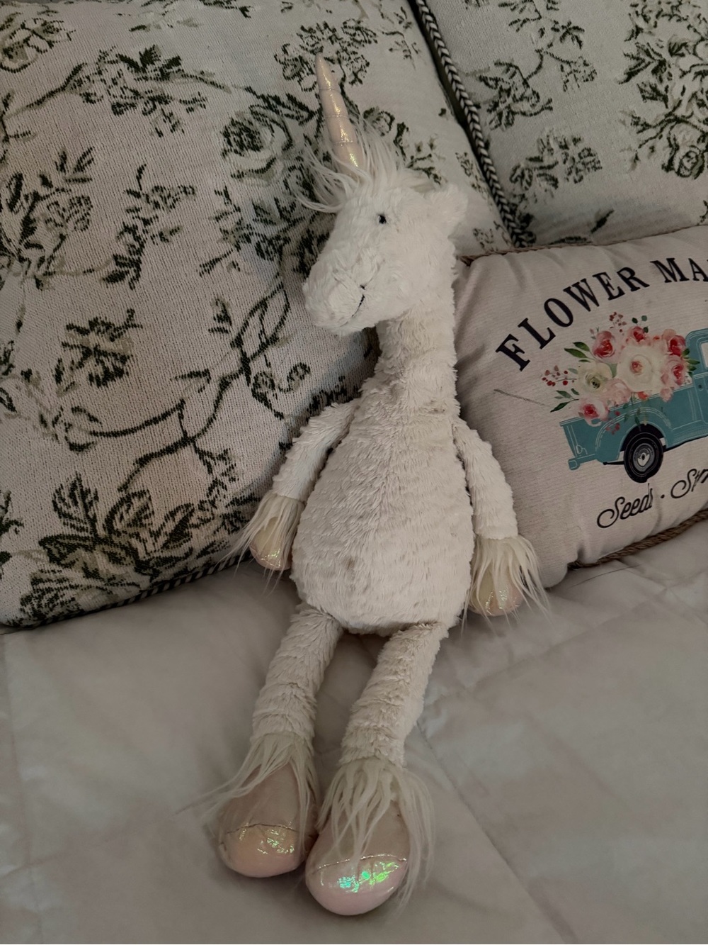 Jellycat White Unicorn Stuffed Animal with Iridescent Hooves